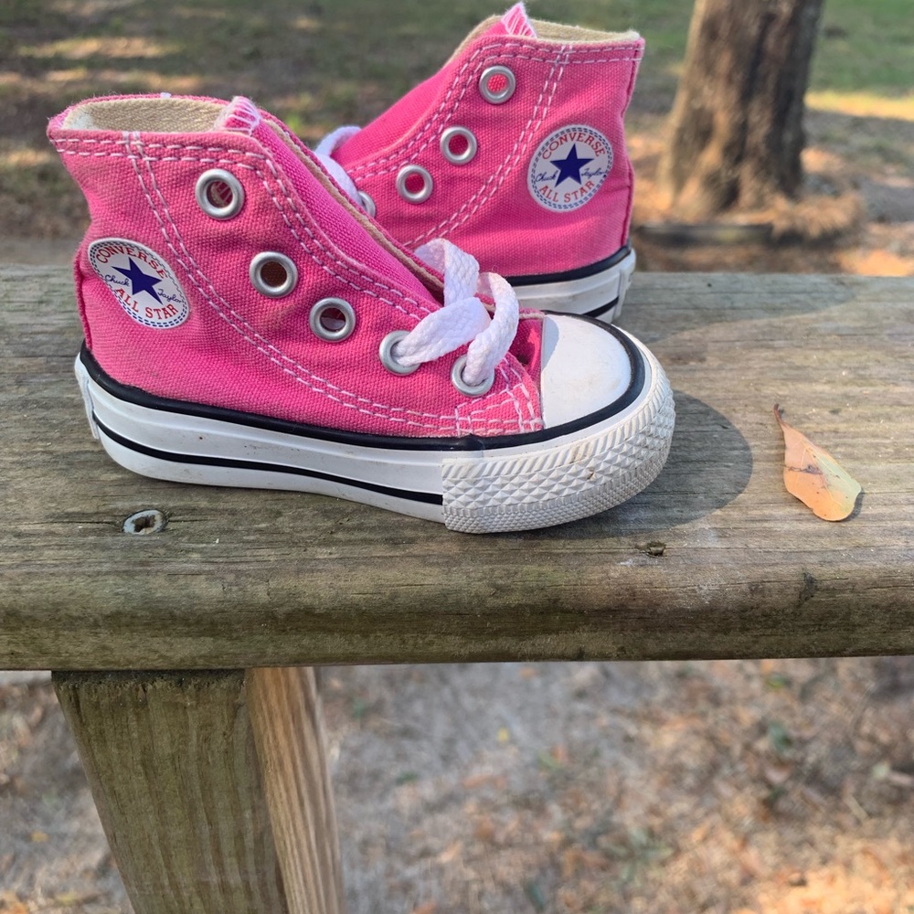 Infant converse .